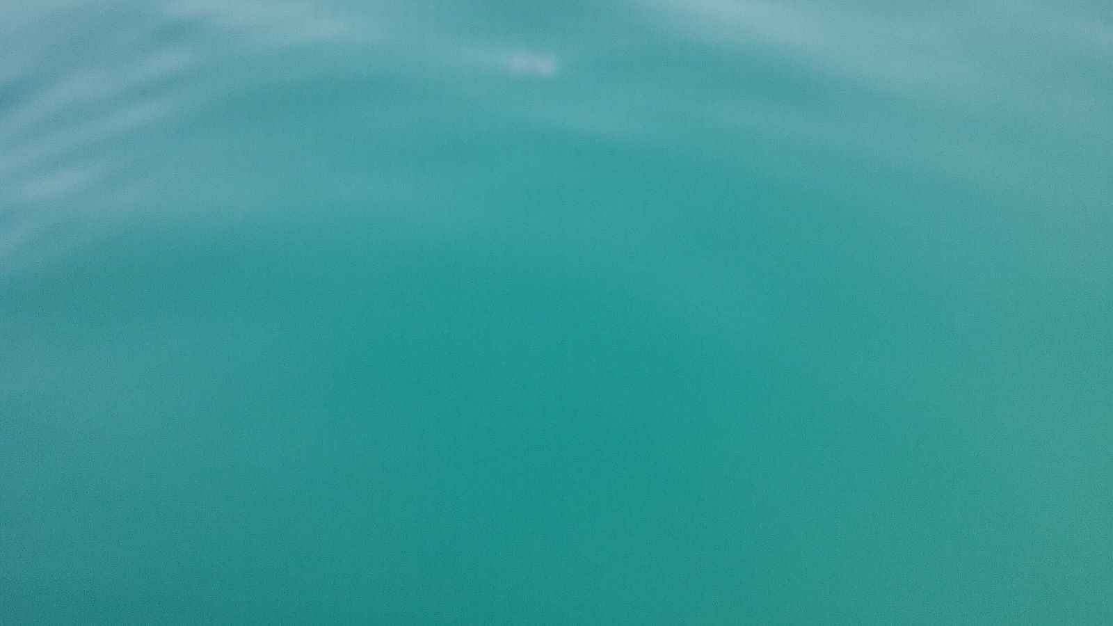 Eau turquoise apaisée, comme un paysage intérieur plus calme